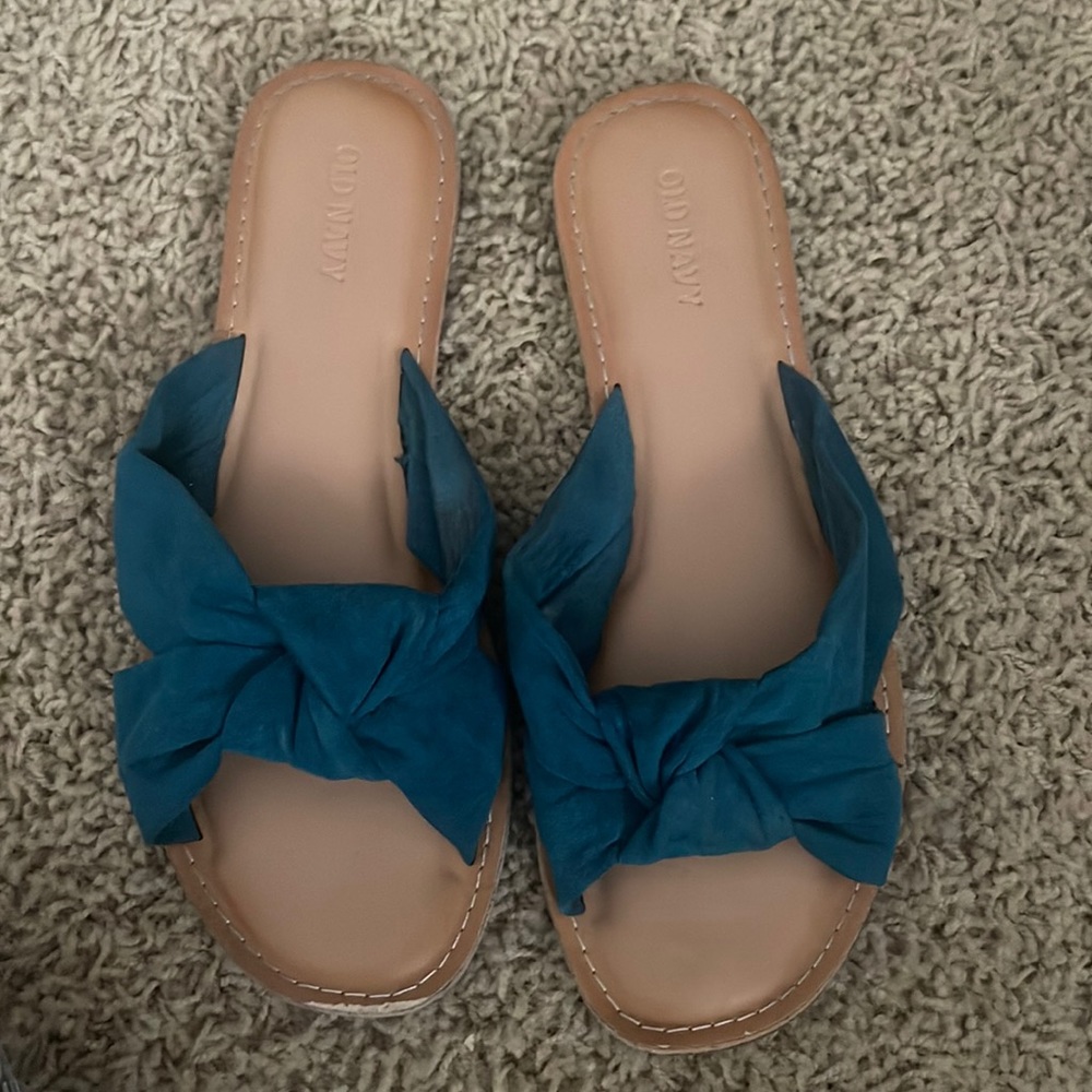 Old navy size 6 navy blue bow sandals